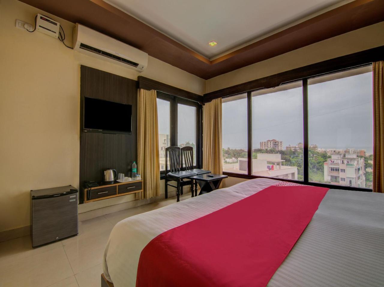Oyo 16961 Sea Rock Hotel Визакхапатнам Екстериор снимка