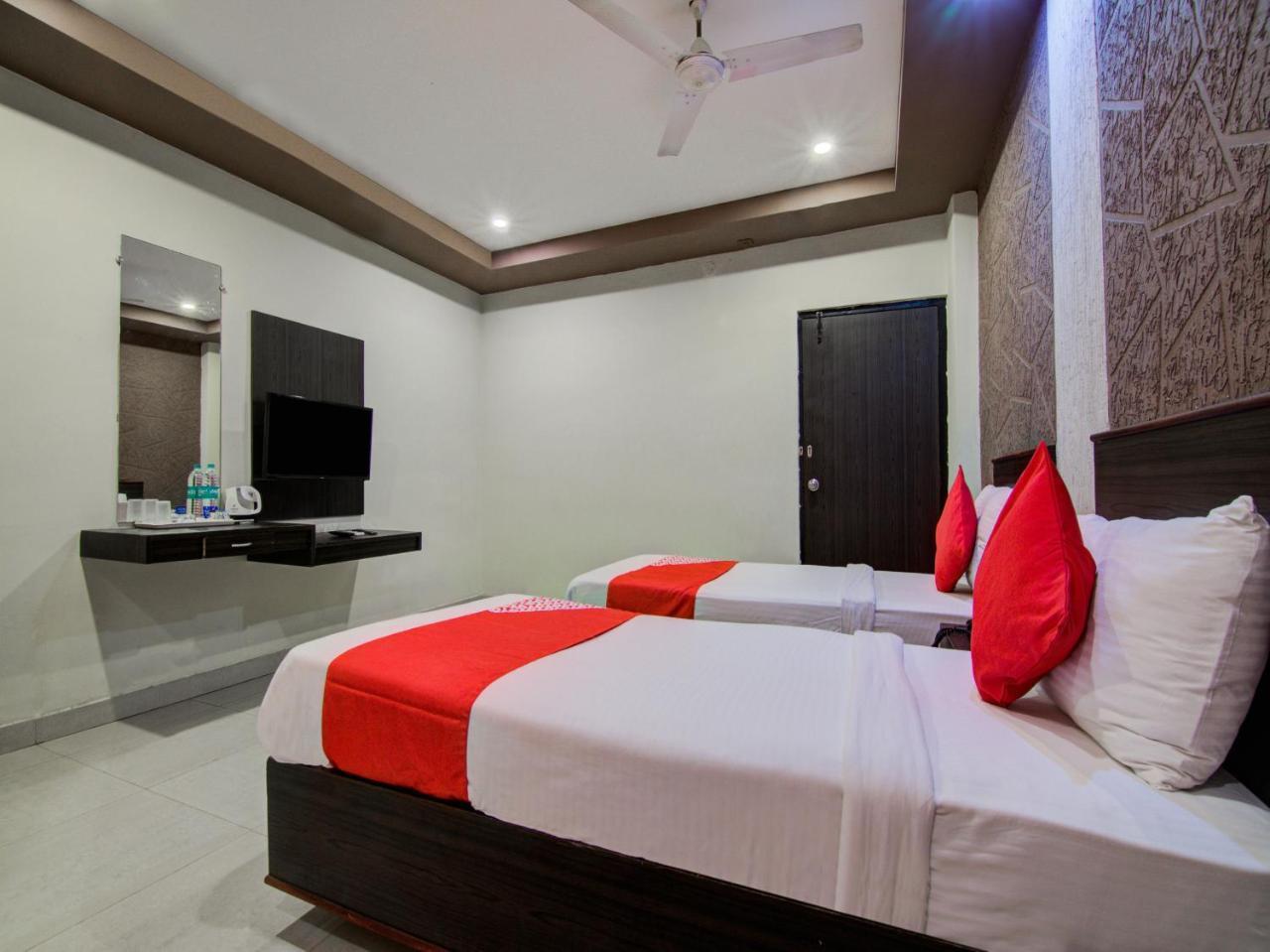 Oyo 16961 Sea Rock Hotel Визакхапатнам Екстериор снимка