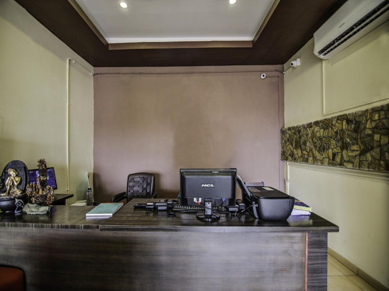 Oyo 16961 Sea Rock Hotel Визакхапатнам Екстериор снимка