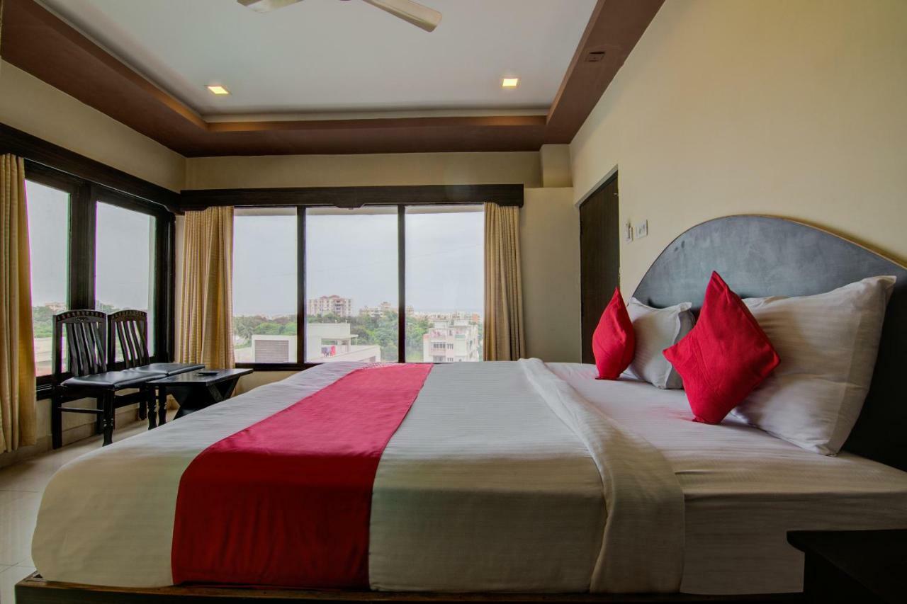 Oyo 16961 Sea Rock Hotel Визакхапатнам Екстериор снимка