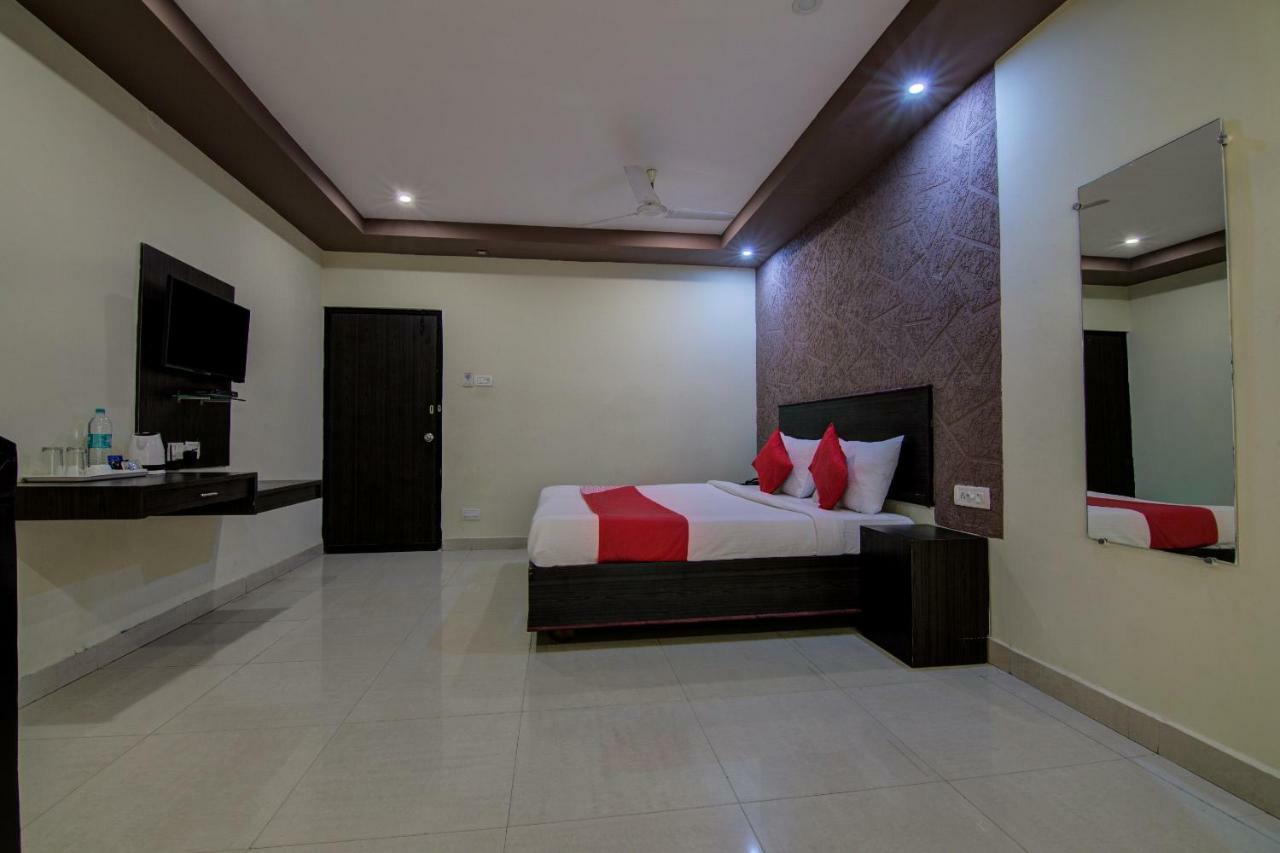 Oyo 16961 Sea Rock Hotel Визакхапатнам Екстериор снимка