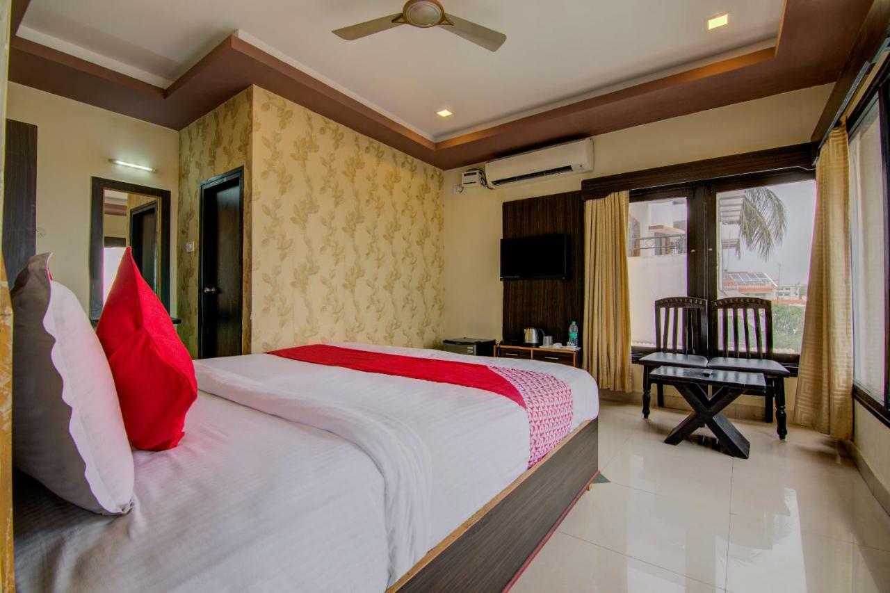 Oyo 16961 Sea Rock Hotel Визакхапатнам Екстериор снимка